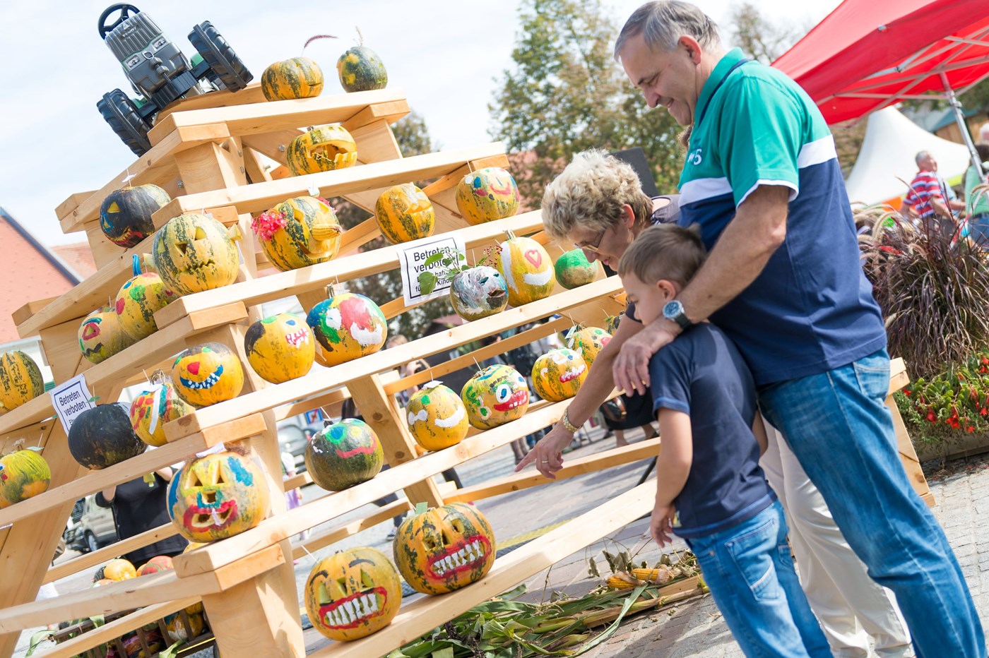 Bunte Kürbisse am Hauptplatz Fürstenfeld