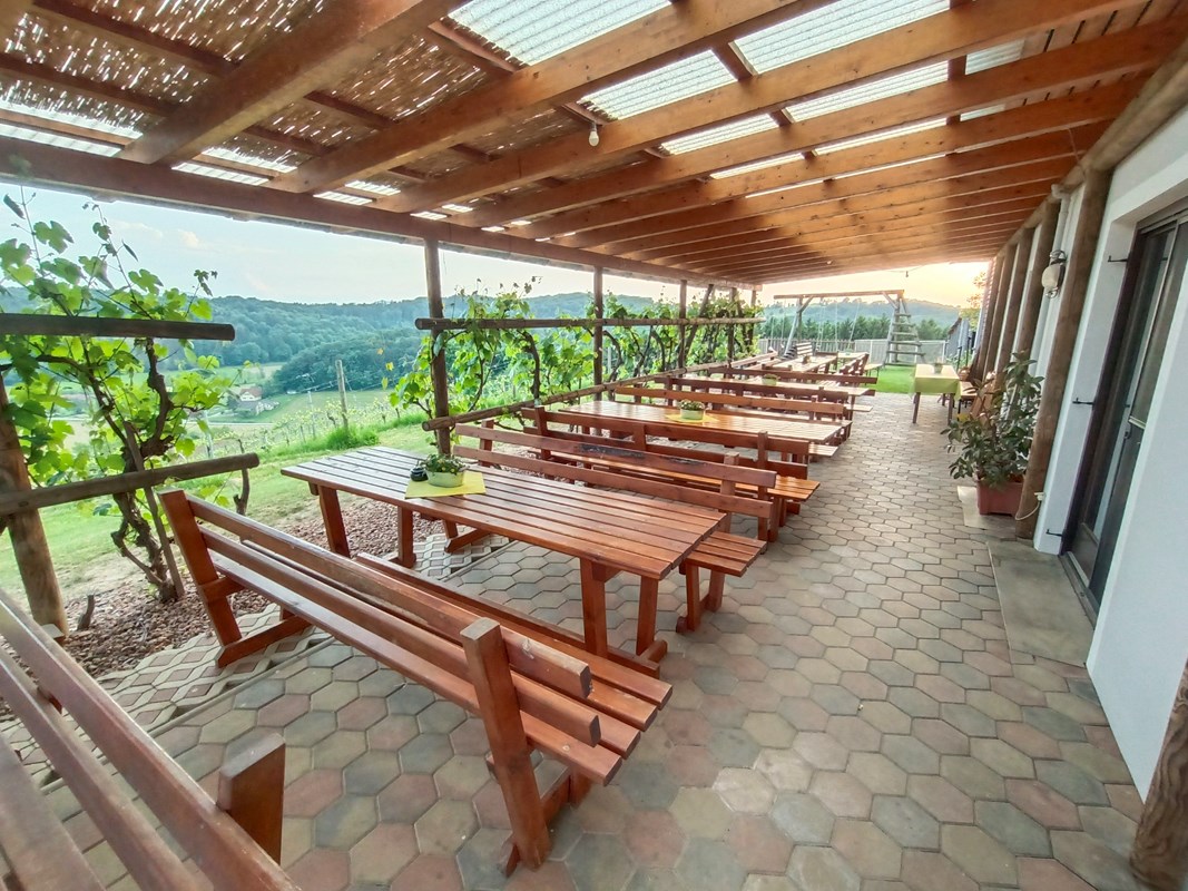 Buschenschank Gölles Terrasse