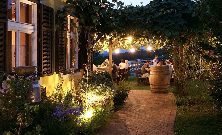 Thermenheuriger Kropf am Abend